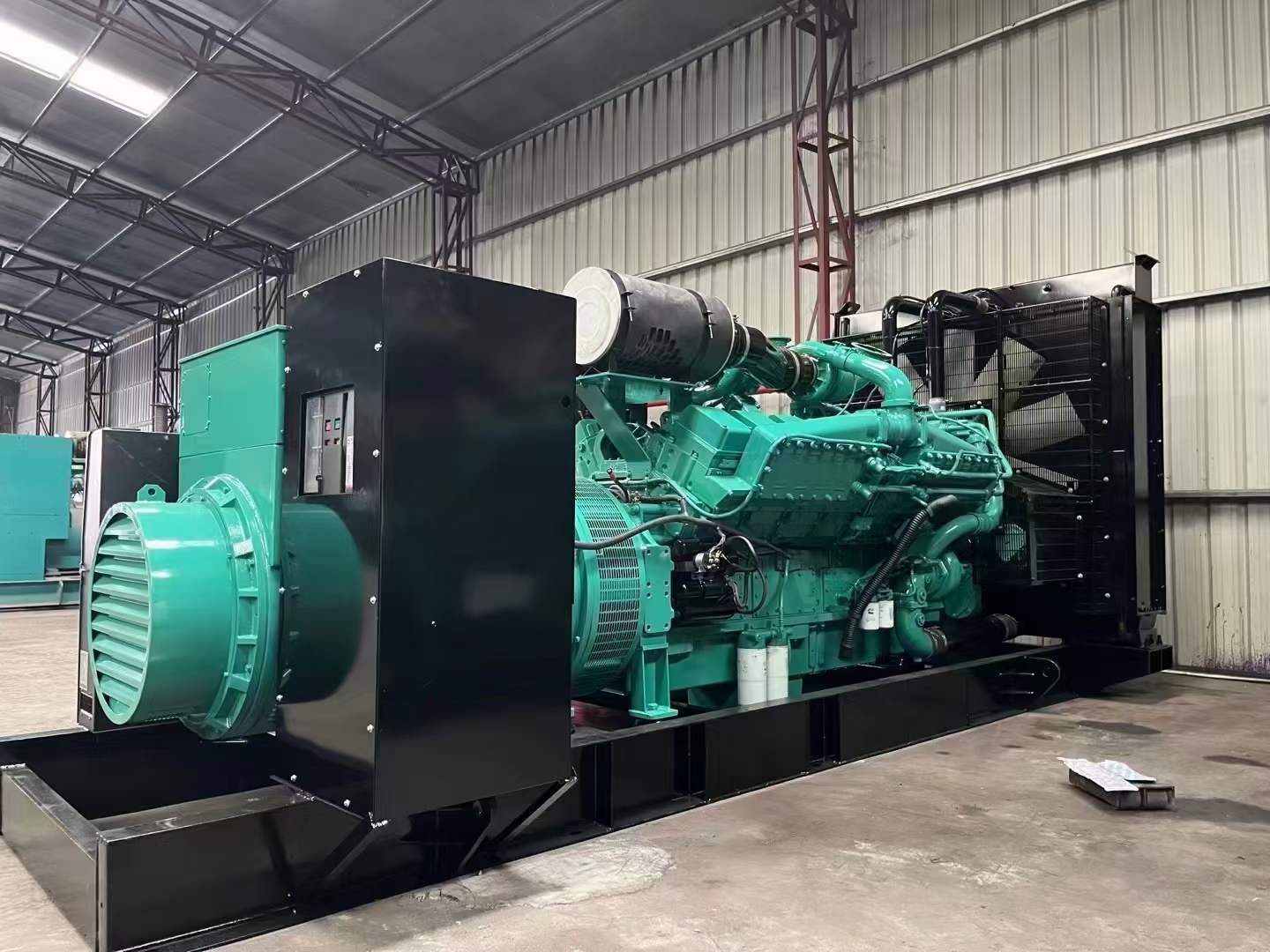 武平如何降低 800kW 柴油发电机输出电流的波动？