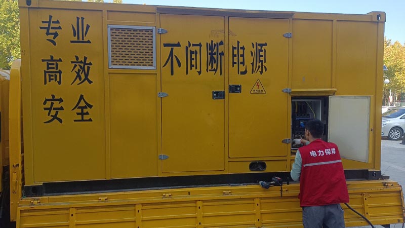 武平柴油发电机组和UPS电源配合使用时，如何避免切换过程中的电力中断？